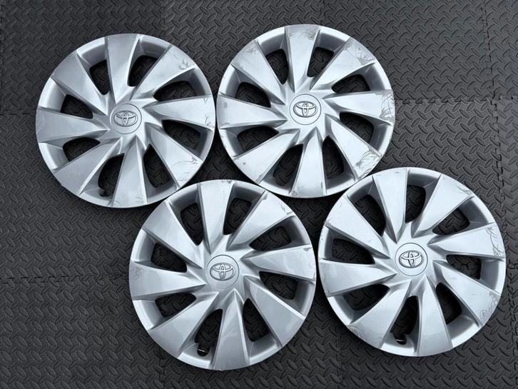 Set originele Toyota Aygo en Yaris wieldoppen 14 inch, Auto diversen, Wieldoppen, Gebruikt, Ophalen of Verzenden