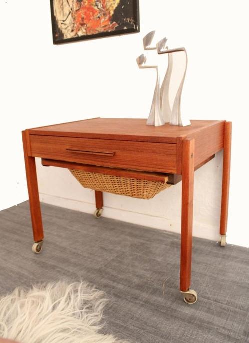 Deense design bijzettafel / naaibox uit de jaren 60 in teak, Antiek en Kunst, Kunst | Designobjecten, Ophalen