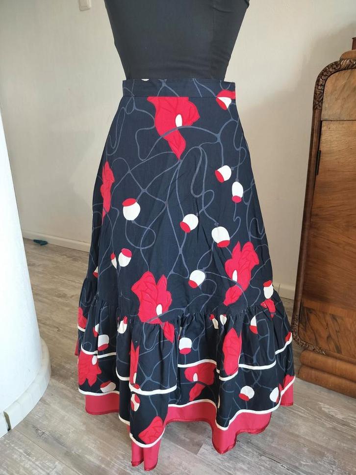 Vintage rok met bloemenprint, Kleding | Dames, Rokken, Zo goed als nieuw, Maat 38/40 (M), Rood, Onder de knie, Ophalen of Verzenden