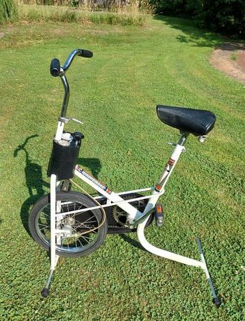 Vintage / retro Hometrainer: Compact en functioneel beschikbaar voor biedingen