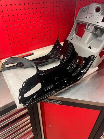Piaggio Vespa GTS beenschild + treeplank NIEUW ORIGINEEL beschikbaar voor biedingen