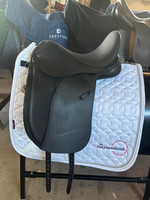KM dressage deluxe 15” MW en Prestige pony springzadel 15”, Dieren en Toebehoren, Paarden en Pony's | Zadels, Nieuw, Overige soorten