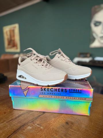 Skechers maat 37 beschikbaar voor biedingen