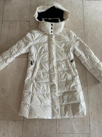 Marccain: z.g.a.n. lange off-white donsjas maat N2 (36) beschikbaar voor biedingen