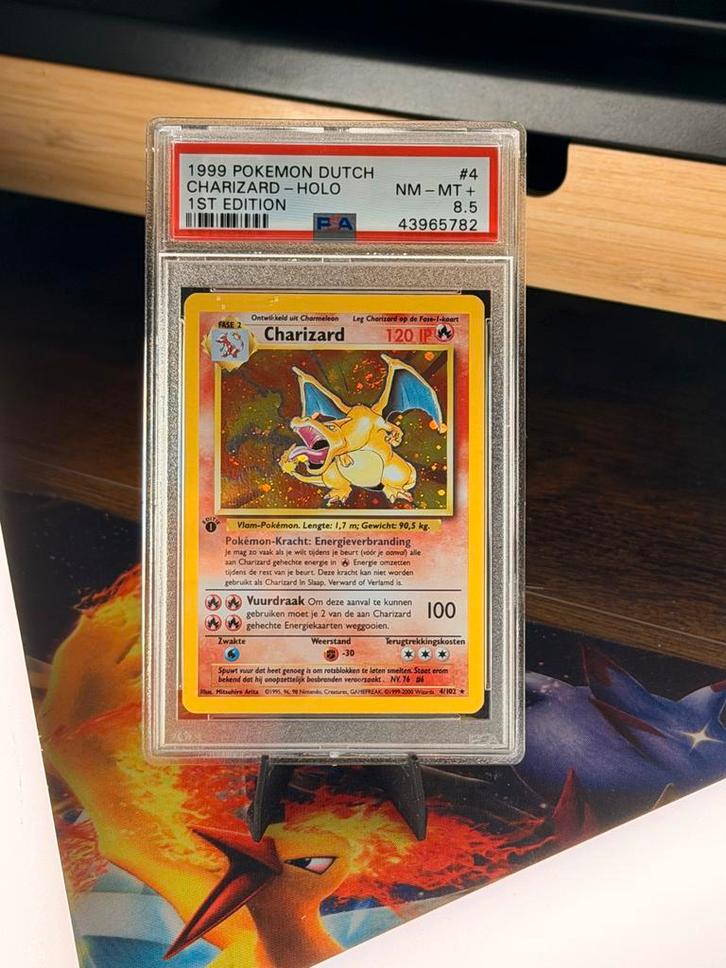 Charizard 1st ed. Base Set PSA 8.5 Nederlands, Hobby en Vrije tijd, Verzamelkaartspellen | Pokémon, Zo goed als nieuw, Losse kaart