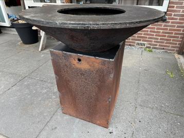 Originele Ofyr Classic Corten 100 met herstelde sokkel beschikbaar voor biedingen