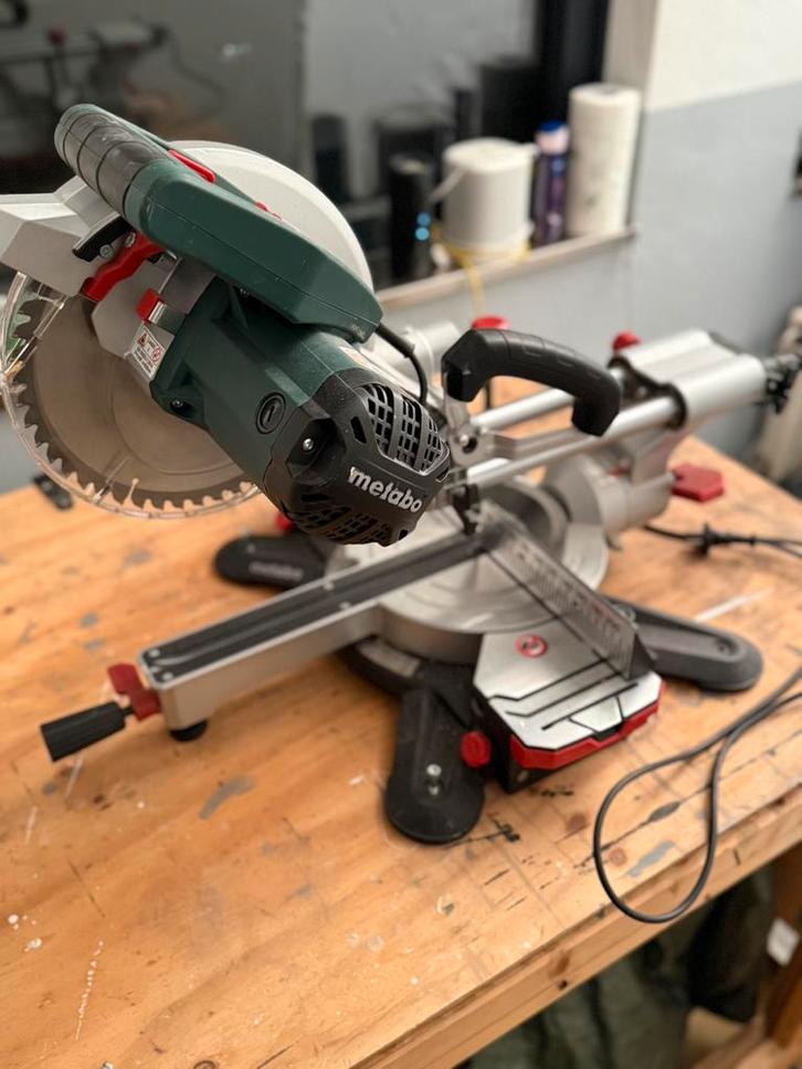 Metabo KGS 254 M plus onderstel, Doe-het-zelf en Verbouw, Gereedschap | Zaagmachines, Zo goed als nieuw, Afkortzaag, 1200 watt of meer