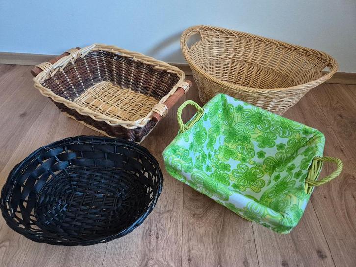 Manden, Huis en Inrichting, Woonaccessoires | Schalen en Manden, Zo goed als nieuw, Mand, Overige vormen, Riet, Ophalen of Verzenden