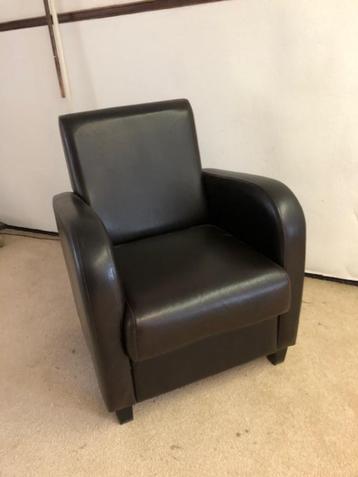 Mooie fauteuil, echt leder kleur donker bruin beschikbaar voor biedingen