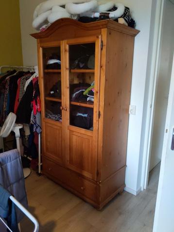 Kledingkast, gratis af te halen beschikbaar voor biedingen