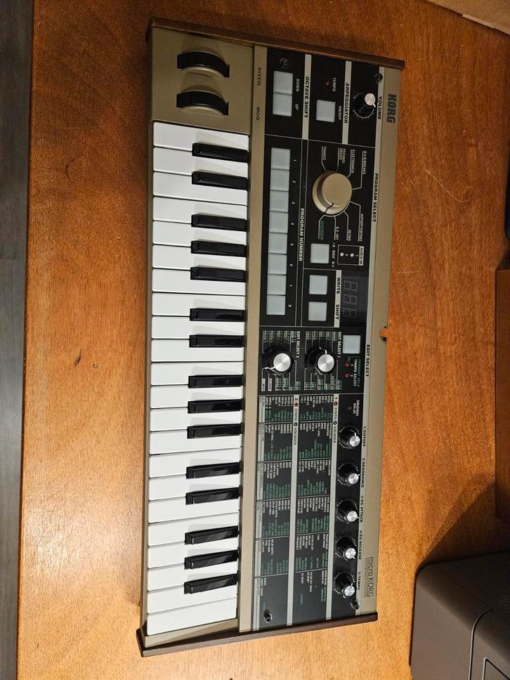 Korg Microkorg Synthesizer, Muziek en Instrumenten, Keyboards, Zo goed als nieuw, Overige aantallen, Korg, Aanslaggevoelig, Midi-aansluiting