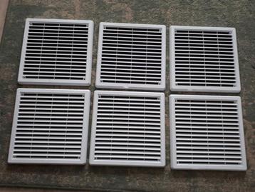 6 witte ventilatieroosters met insectengaas/vliegengaas  beschikbaar voor biedingen