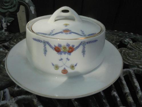 Heel oud botervlootje met rode roosjes en blauwe guirlande, Antiek en Kunst, Antiek | Servies los, Ophalen of Verzenden