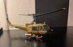Helikopter gevechts bell ih huey 1:100, Overige merken, 1:72 tot 1:144, Helikopter, Ophalen of Verzenden