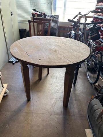 ronde tafel oude teak houten binnen buiten beschikbaar voor biedingen