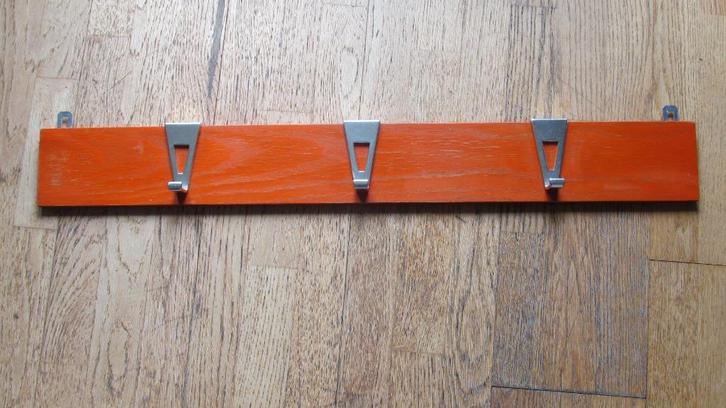 Smalle retro vintage wandkapstok met 3 bijzondere haken '70, Huis en Inrichting, Woonaccessoires | Kapstokken, Zo goed als nieuw
