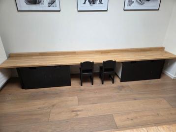 Speeltafel - wandmeubel met opbergbakken en stoeltjes beschikbaar voor biedingen