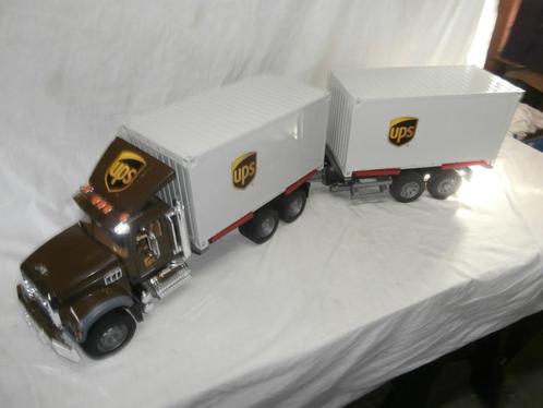 Bruder Mack UPS truck met aanhanger en Mack + container enz., Kinderen en Baby's, Speelgoed | Speelgoedvoertuigen, Zo goed als nieuw