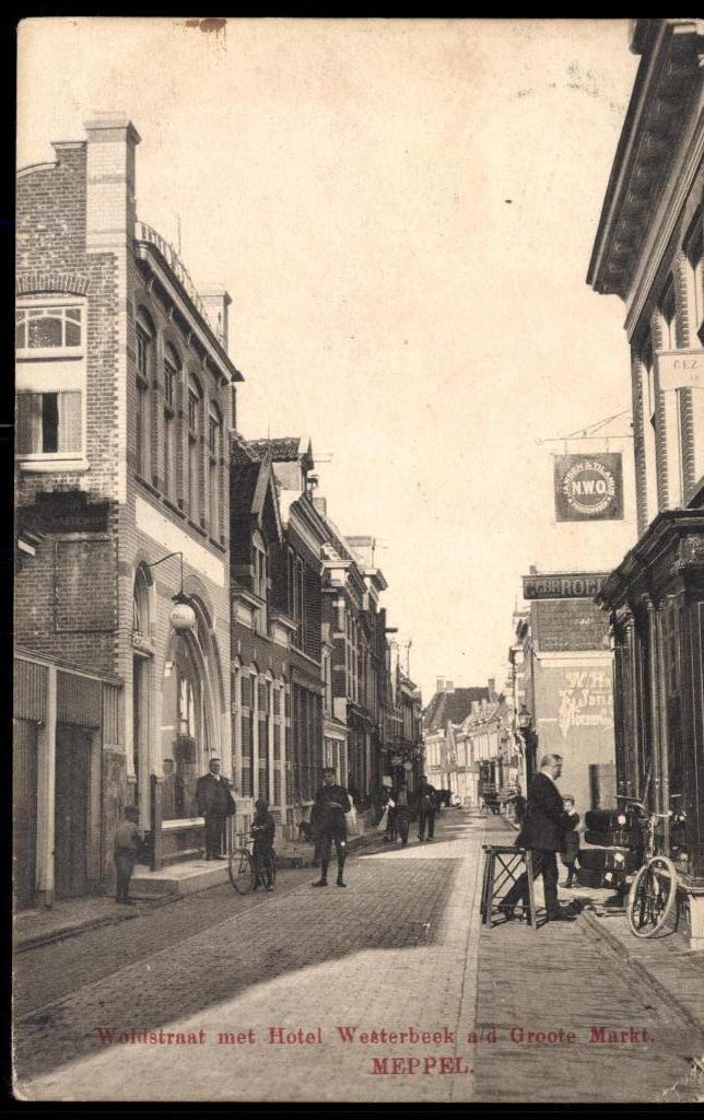 Meppel (Dr.), Woldstraat met Hotel Westerbeek en volk, 1912, Verzamelen, Ansichtkaarten | Nederland, Gelopen, Drenthe, Voor 1920