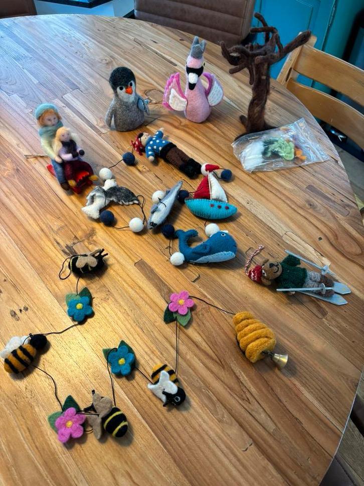 Seizoenstafel accessoires Sjaal met Verhaal en Wolfeetje, Hobby en Vrije tijd, Vilt, Gebruikt, Figuurtje(s), Ophalen of Verzenden