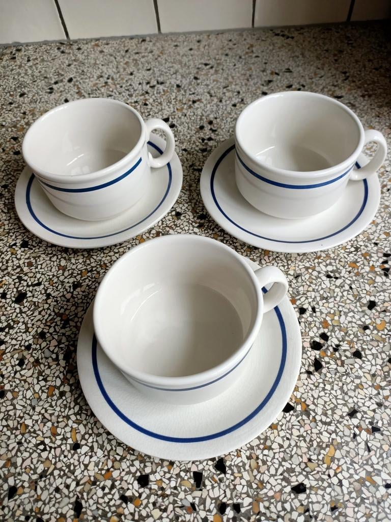 Soepkommen met schotel crème blauwe streep drie stuks., Ophalen of Verzenden, Gebruikt, Aardewerk, Kop(pen) en/of Schotel(s)