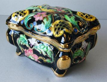 Prachtig keramiek dekseldoosje uit België beschikbaar voor biedingen