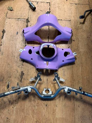 Vespa primavera stuur+stuurkappen beschikbaar voor biedingen
