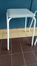 set vintage witte krukjes retro jaren 70 80 bijzettafel kruk, Huis en Inrichting, Krukjes, Ophalen of Verzenden, Gebruikt, Staal