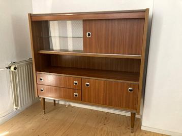 Vintage Mid Century wandkast in scandinavische stijl beschikbaar voor biedingen