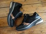 Sneakers Remonte mt 39 zwart goud brons, iets sleehak intern, Kleding | Dames, Schoenen, Zwart, Remonte, Ophalen of Verzenden