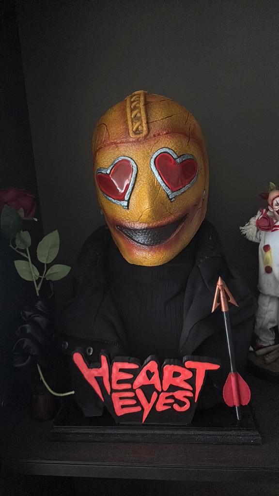 Lifesize Heart Eyes Killer Bust - Bigjoetruckshop, Hobby en Vrije tijd, Kostuums, Theaterbenodigdheden en LARP, Nieuw, Toneelattributen of Onderdelen
