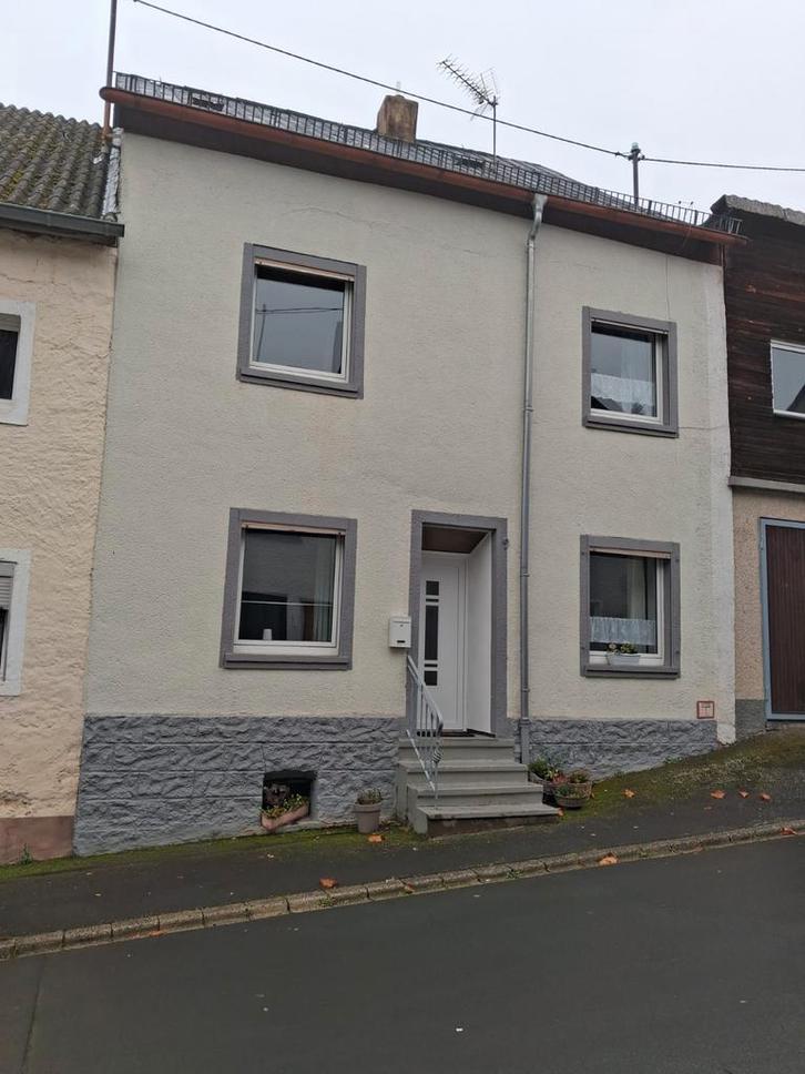 Instap klare woning in Manderscheid Eifel Duitsland, Huizen en Kamers, Buitenland, Duitsland, Woonhuis, Dorp, Verkoop zonder makelaar
