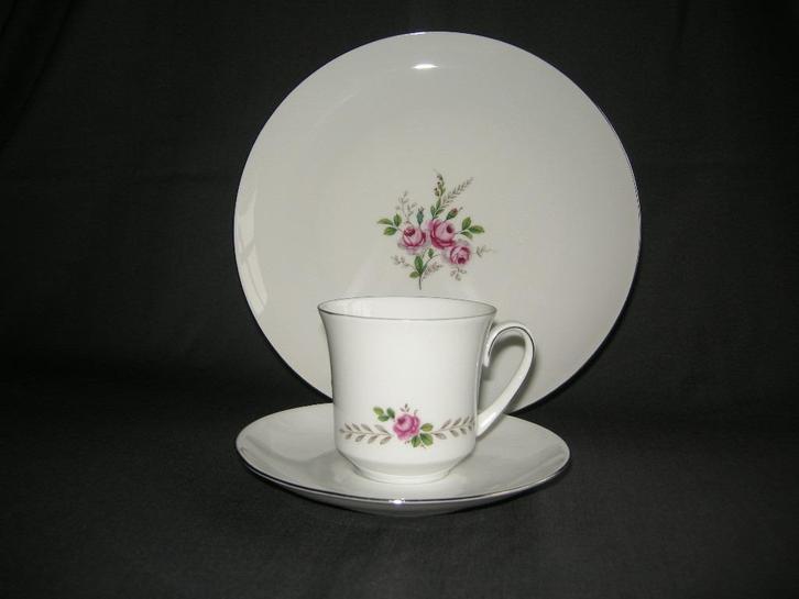 Eschenbach, wit met rose roosjes, diverse losse onderdelen, Antiek en Kunst, Antiek | Servies los, Ophalen of Verzenden