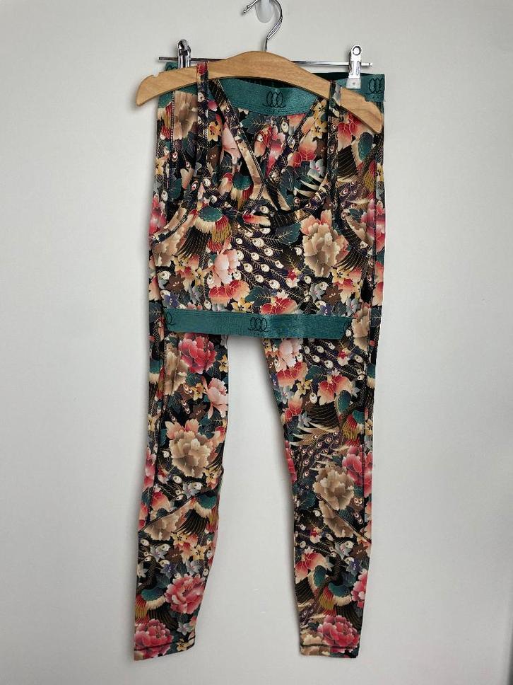 Rituals Soulwear Lina Peakflower yoga legging top set maat M, Kleding | Dames, Sportkleding, Zo goed als nieuw, Yoga, Maat 38/40 (M)