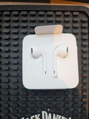 Apple EarPods met Draad  beschikbaar voor biedingen