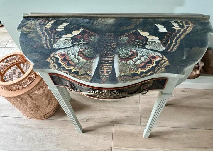 Antieke Strongbow Sidetable - Milkpaint & Decoupage, Antiek en Kunst, Antiek | Meubels | Kasten, Ophalen