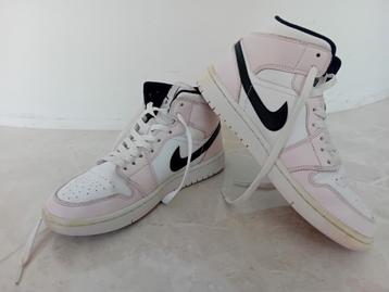 Mooie nike air jordans 1 mid maat 38,5 beschikbaar voor biedingen