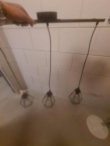Hanglamp met 3 lichtpunten beschikbaar voor biedingen