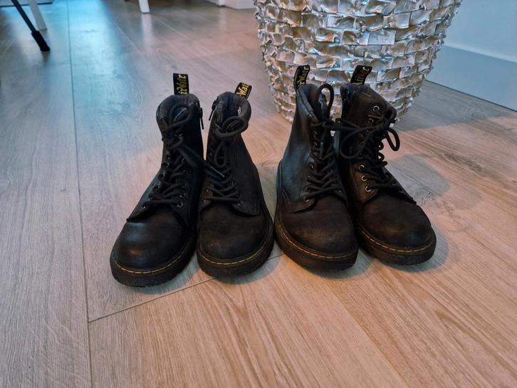 2 paar Dr Martens maat 33,5, Kinderen en Baby's, Kinderkleding | Schoenen en Sokken, Zo goed als nieuw, Laarzen, Jongen of Meisje