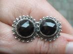 Royale Zilveren oorbellen met Granaat uit een Zeeuwse boedel, Ophalen of Verzenden, Zo goed als nieuw, Met edelsteen, Knopjes of Stekers