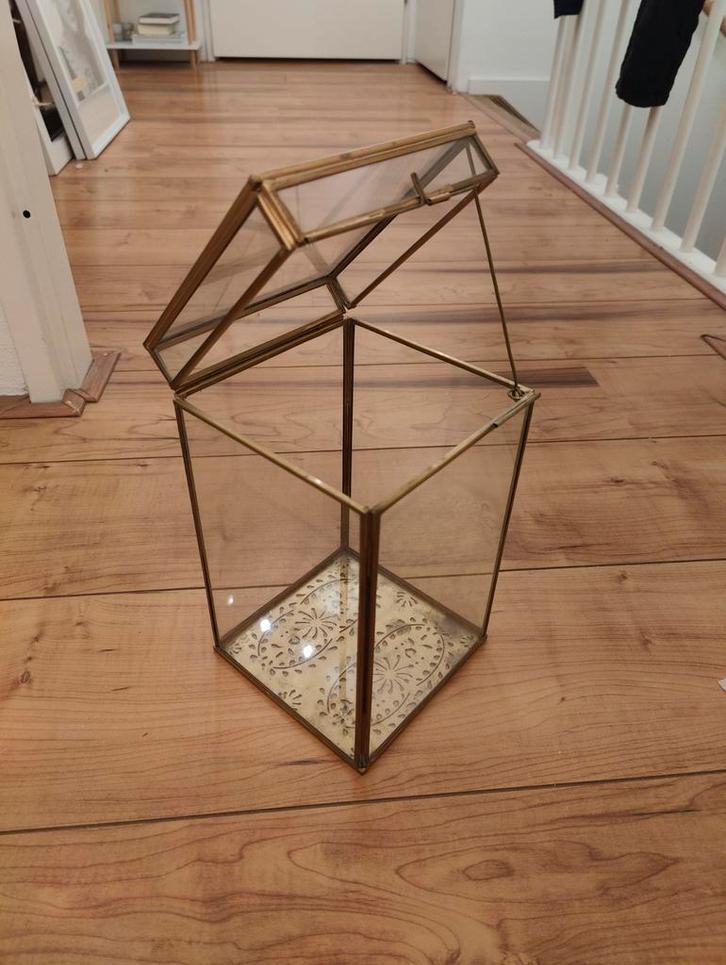 Mooie glazen box met gouden details, Huis en Inrichting, Woonaccessoires | Zuilen en Pilaren, Zo goed als nieuw, Ophalen