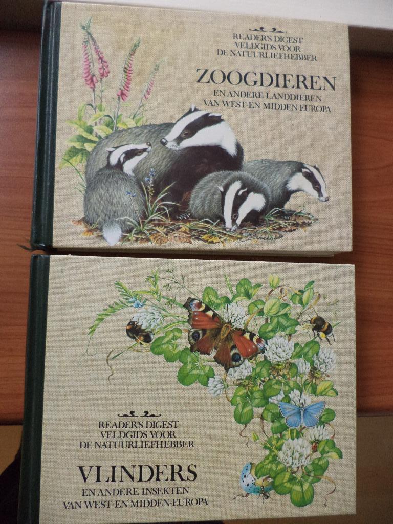 Reader's Digest veldgidsen 2x: Zoogdieren en Vlinders, zgan, Ophalen of Verzenden, Zo goed als nieuw, Natuur algemeen