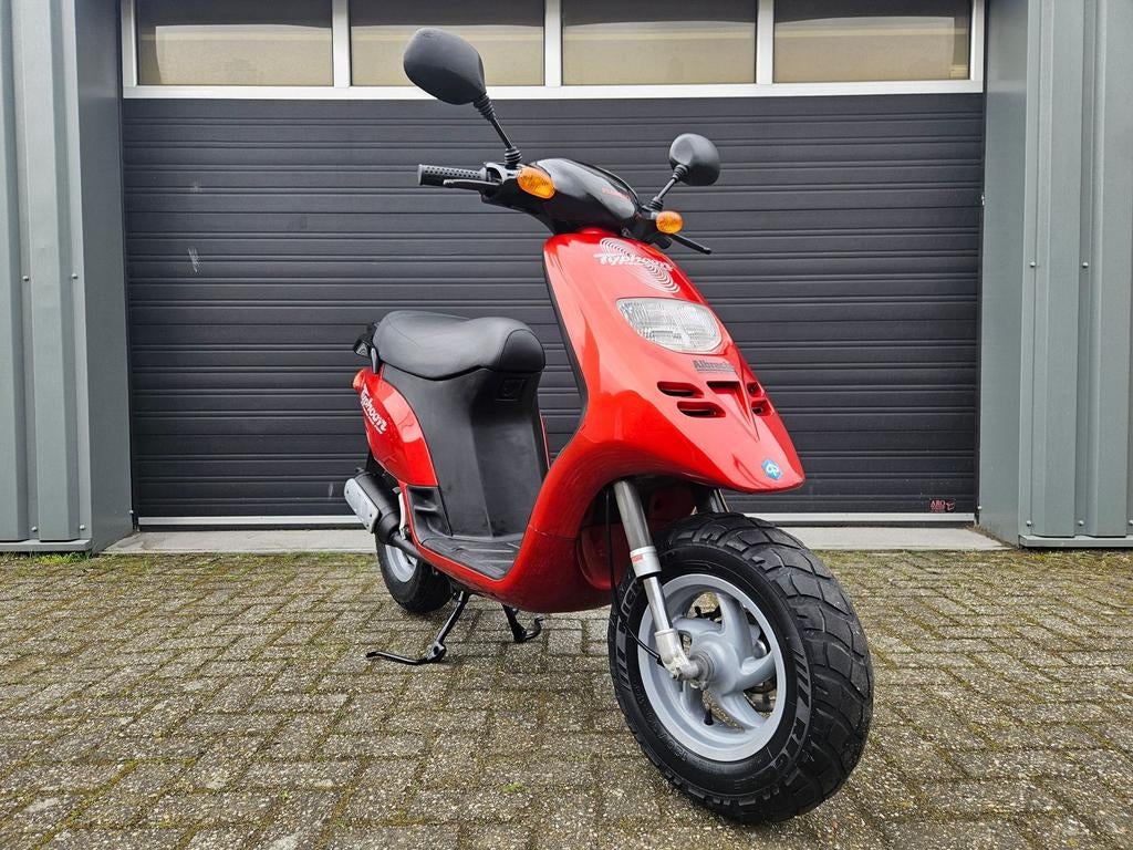 PIAGGIO TYPHOON 50 2T BROM BJ 1998 MET. ROOD 12758KM, Fietsen en Brommers, Scooters | Piaggio, Overige modellen, PIAGGIO, Onbekend