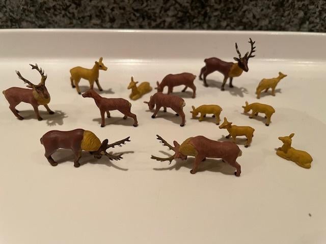 Handgeschilderde herten op H0 schaal, NOCH 16005 (14 stuks), Ophalen of Verzenden, Nieuw, 1:50 of kleiner, Figuur of Figuren