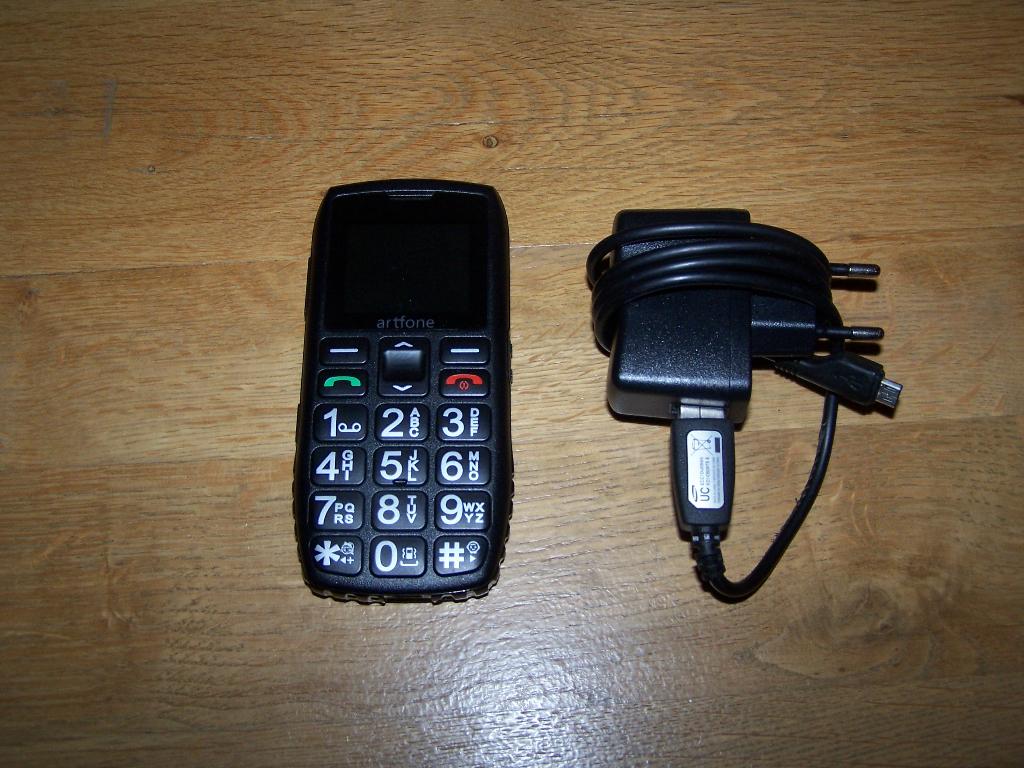 te koop: ouderentelefoon Artfone 2G met SOS, Ophalen, 1 handset
