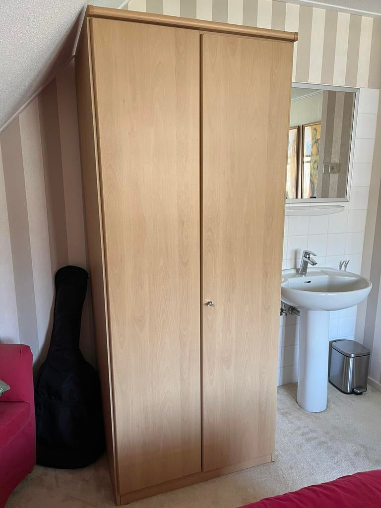 Kledingkast: H: 2.00 x B: 0.80 x D: 0.63 m, Ophalen, Overige materialen, Met deur(en), 50 tot 100 cm