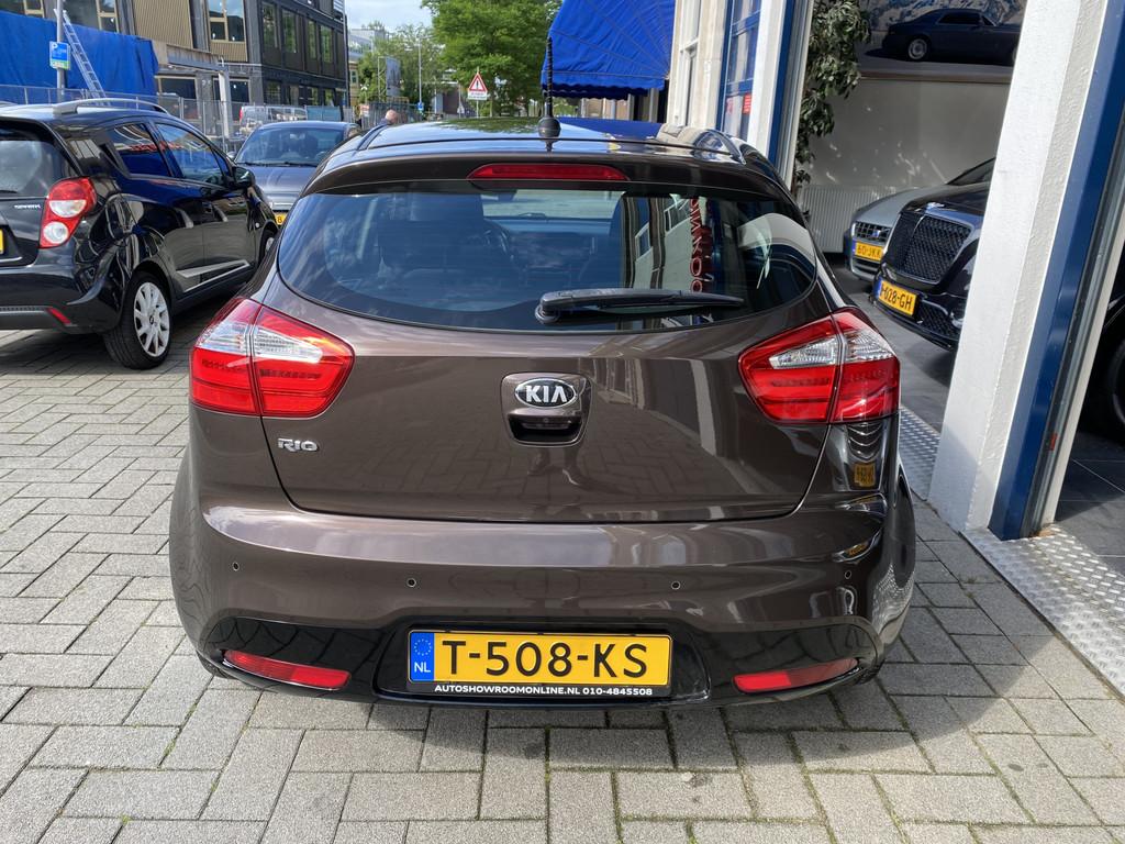 Kia Rio 1.4 CVVT Plus Pack AUTOMAAT/NAV/CLIMA/CAMERA/CRUISE, Auto's, Kia, Euro 5, 450 kg, Gebruikt, 4 cilinders