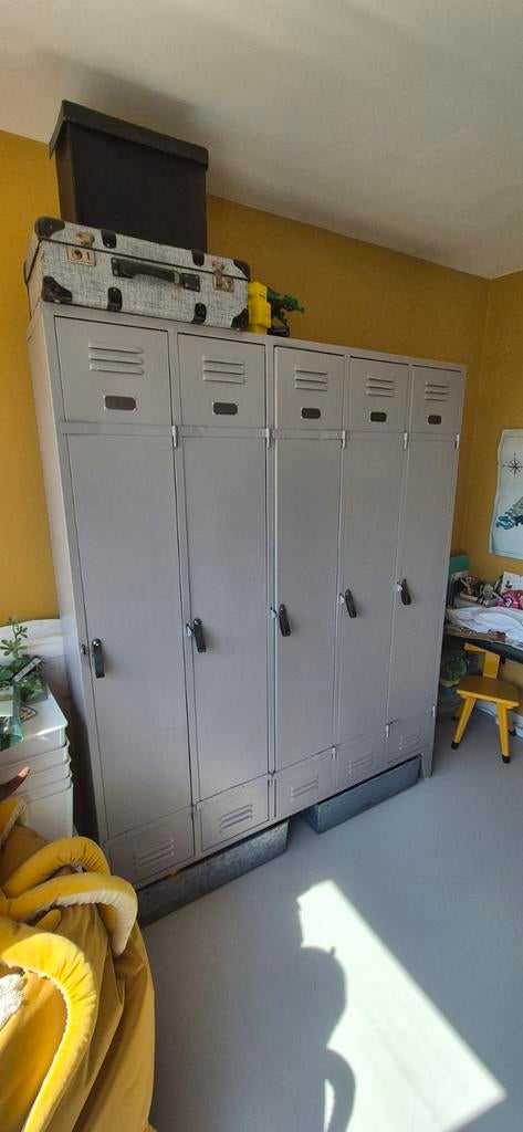 Industriële vintage metalen lockerkast, Ophalen, Gebruikt