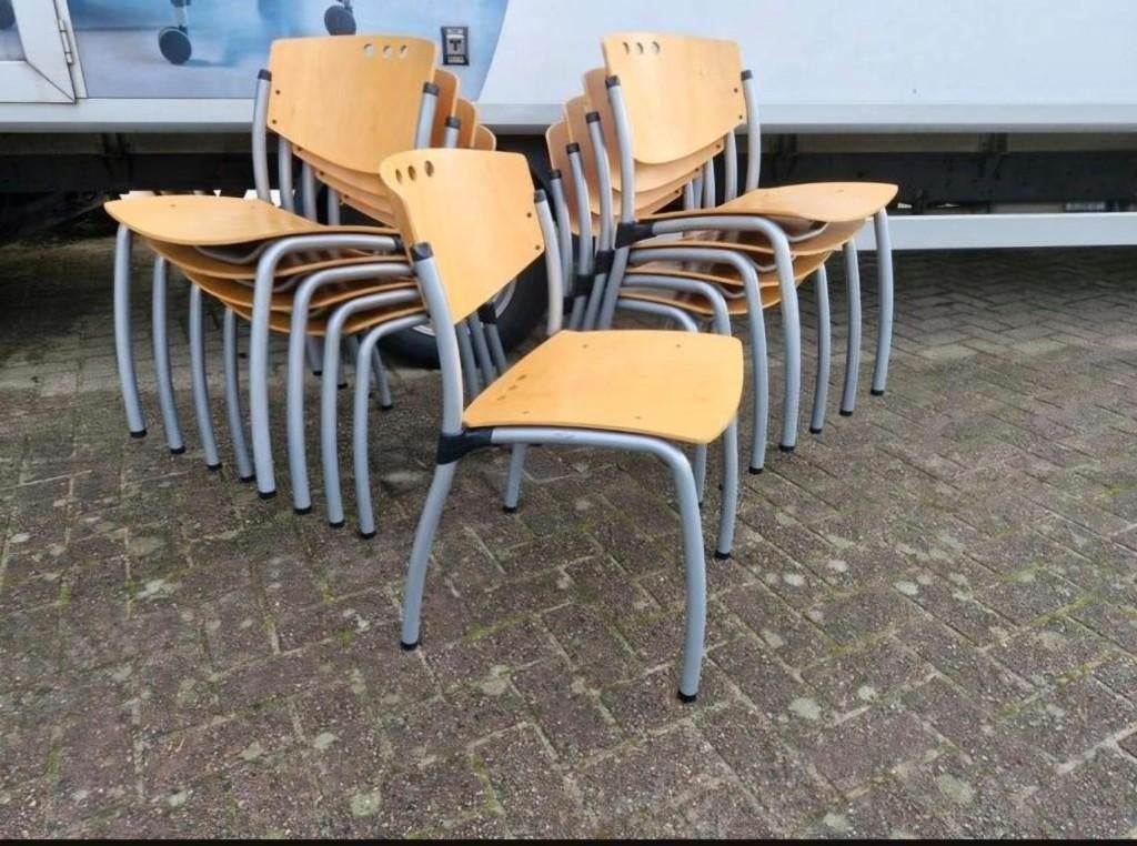 9x degelijke kantinestoel / stapelstoel hout, Huis en Inrichting, Stoelen, Postbus, Bruin, Ophalen of Verzenden, Hout