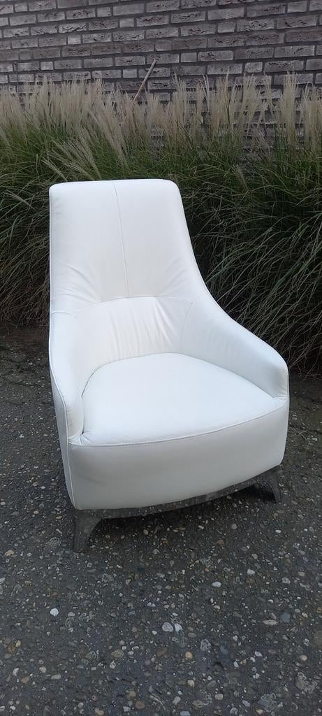 Chateaux d'Ax. Fauteuil. Wit leer., Ophalen, Zo goed als nieuw, 50 tot 75 cm, Leer